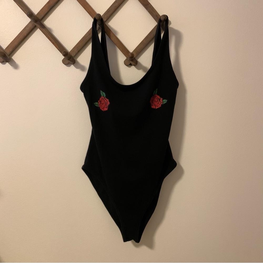 BOGO Rose Buds Bodysuit Medium Forever 21 EUC
